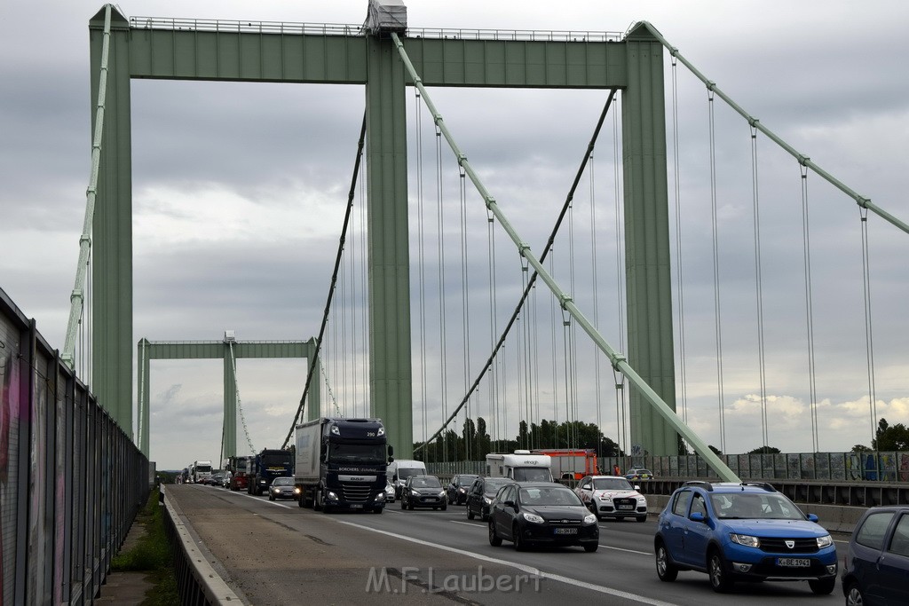 VU Kradfahrer gestuerzt A 4 Rich Olpe Rodenkirchener Bruecke P07.JPG - Miklos Laubert